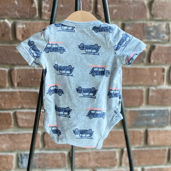 0-3M Gap Bodysuit - Grey with Cars - Picture 2 of 3